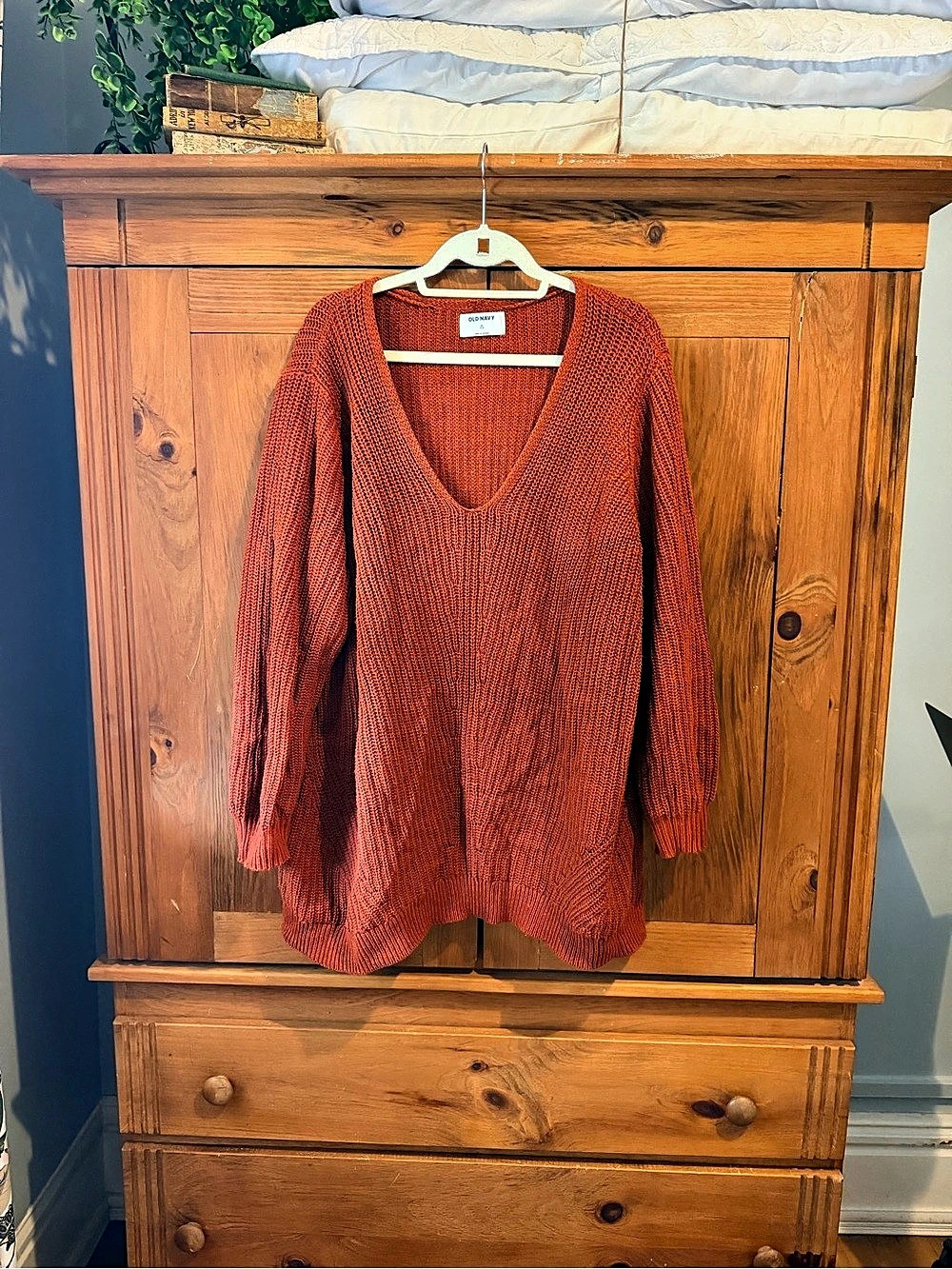 Old Navy V-Neck Knit Sweater in Orange